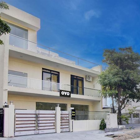 Oyo White House Otel Noida Dış mekan fotoğraf