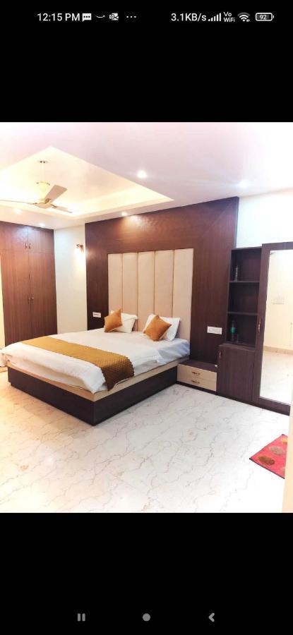 Oyo White House Otel Noida Dış mekan fotoğraf