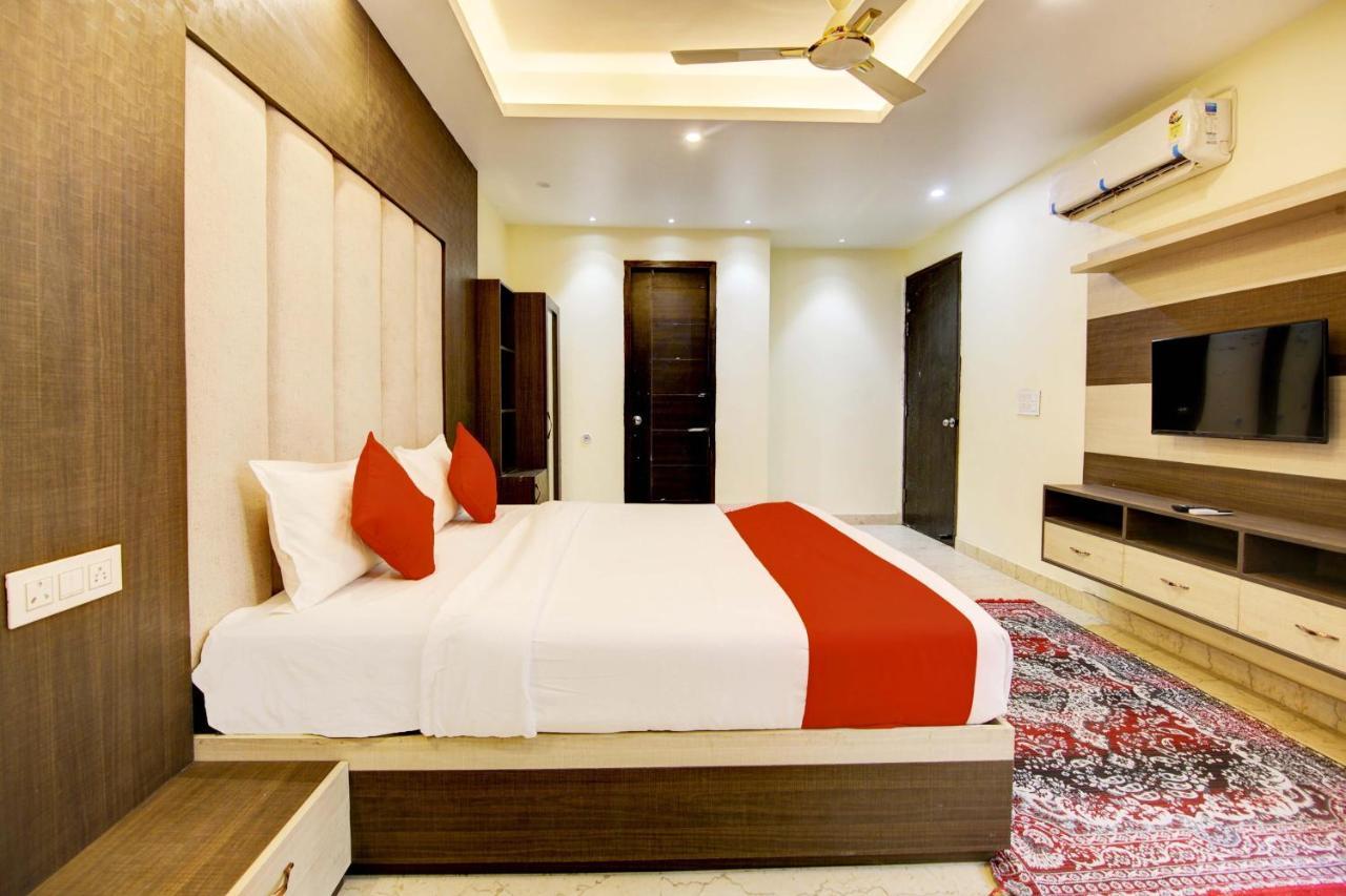 Oyo White House Otel Noida Dış mekan fotoğraf