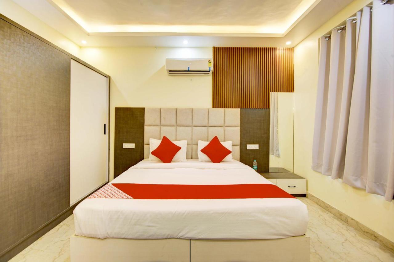 Oyo White House Otel Noida Dış mekan fotoğraf