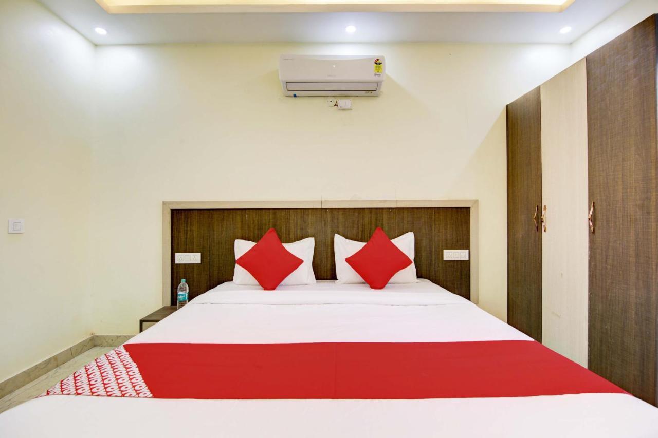 Oyo White House Otel Noida Dış mekan fotoğraf