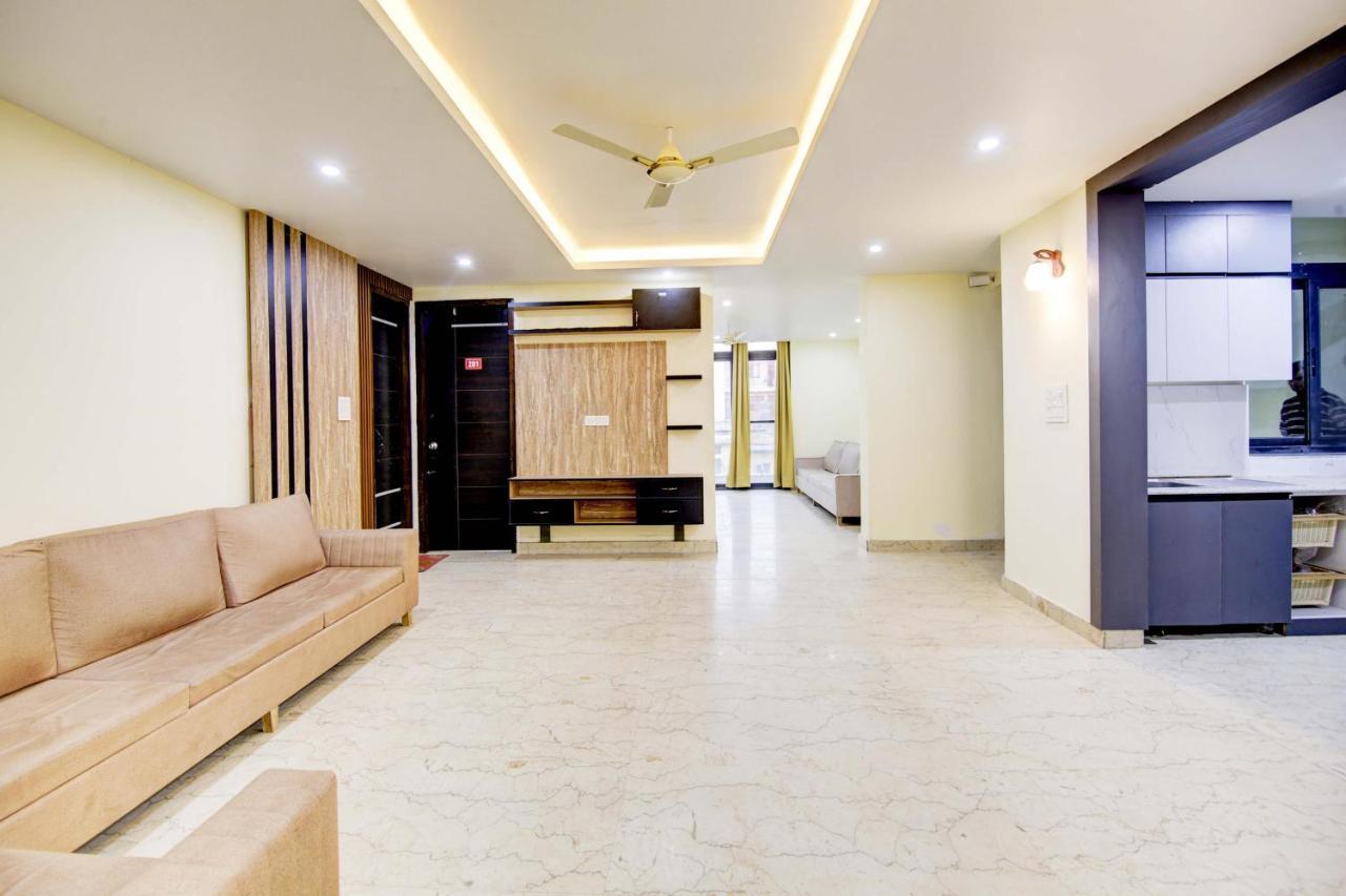 Oyo White House Otel Noida Dış mekan fotoğraf