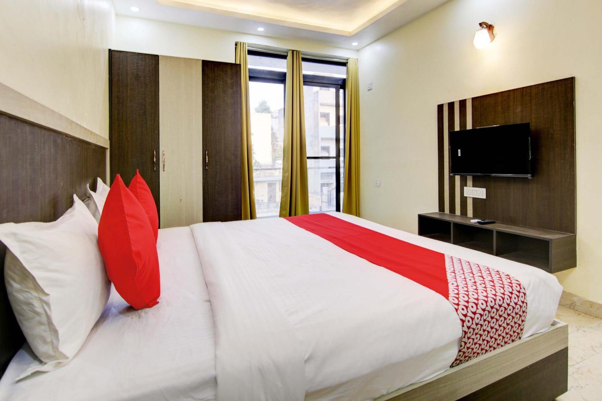 Oyo White House Otel Noida Dış mekan fotoğraf