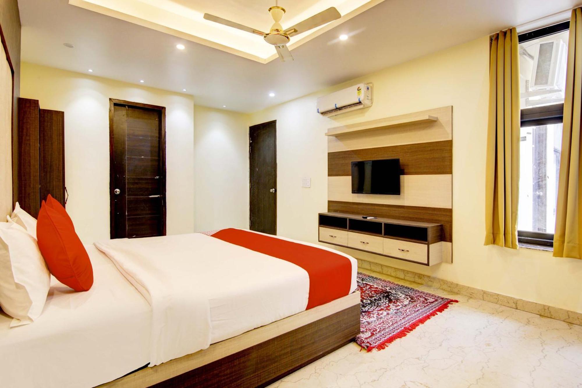 Oyo White House Otel Noida Dış mekan fotoğraf