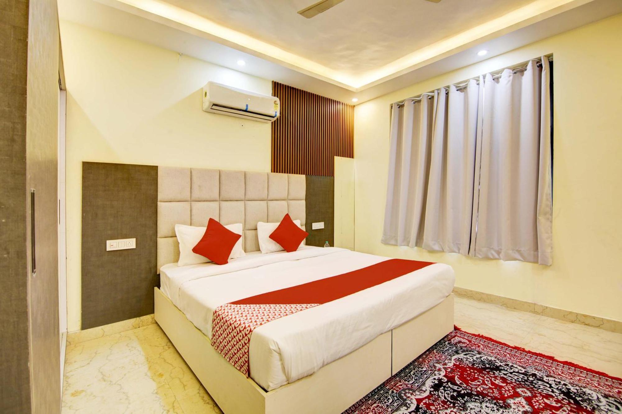 Oyo White House Otel Noida Dış mekan fotoğraf