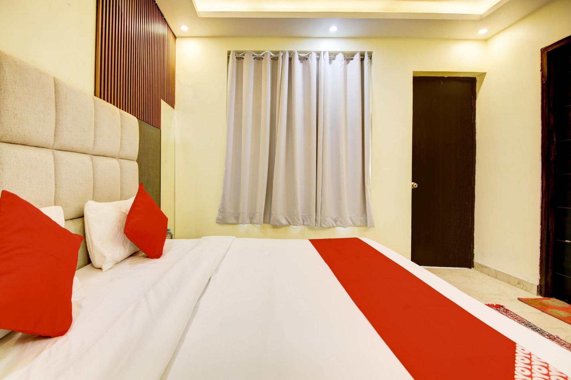 Oyo White House Otel Noida Dış mekan fotoğraf