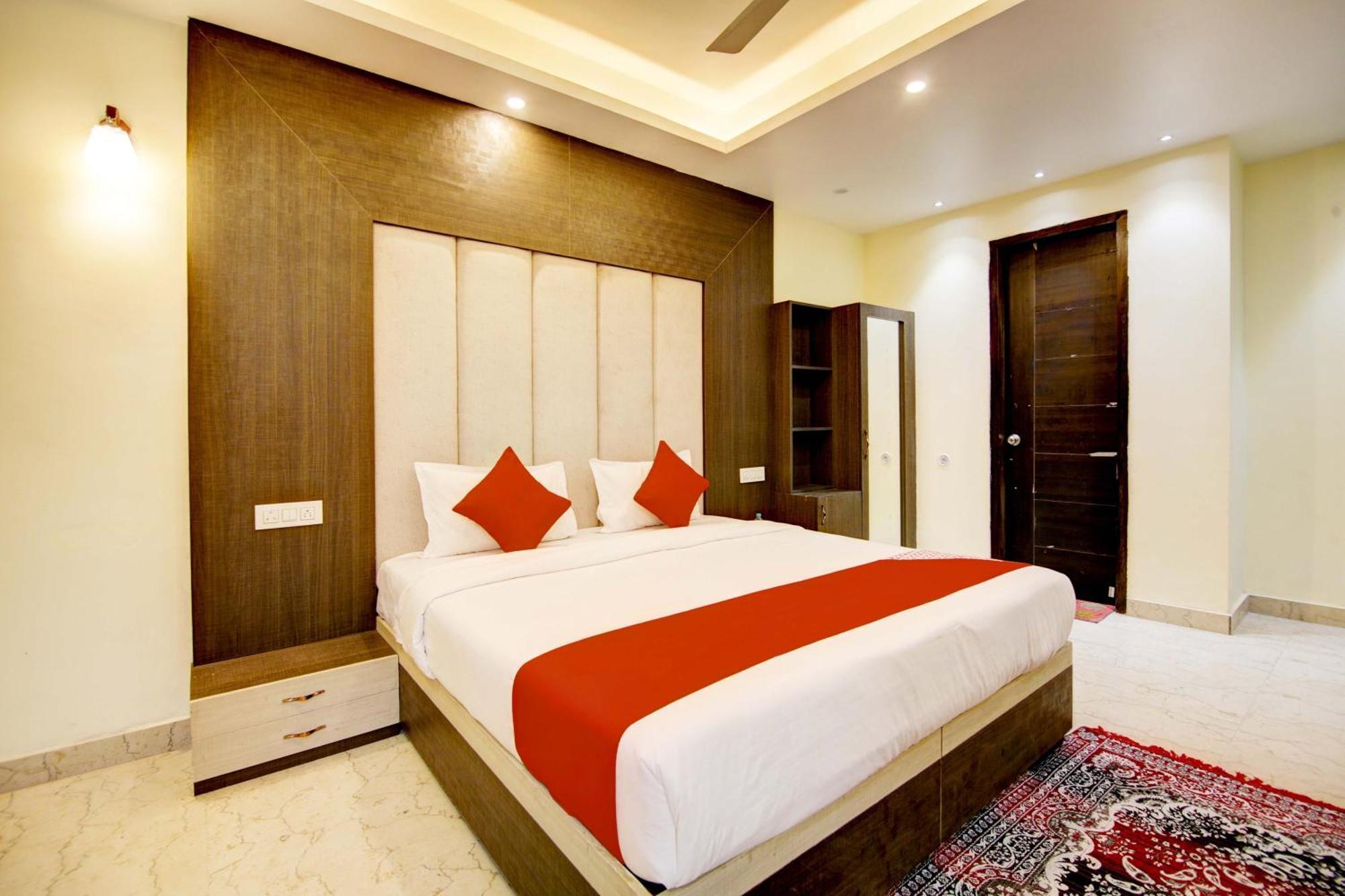 Oyo White House Otel Noida Dış mekan fotoğraf